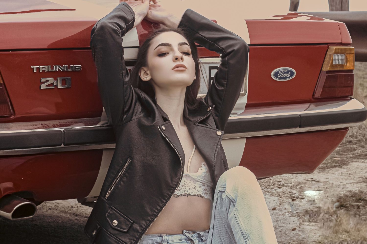 Veste Courrèges vinyle ou cuir, laquelle te convient vraiment ?