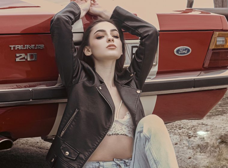 Veste Courrèges vinyle ou cuir, laquelle te convient vraiment ?
