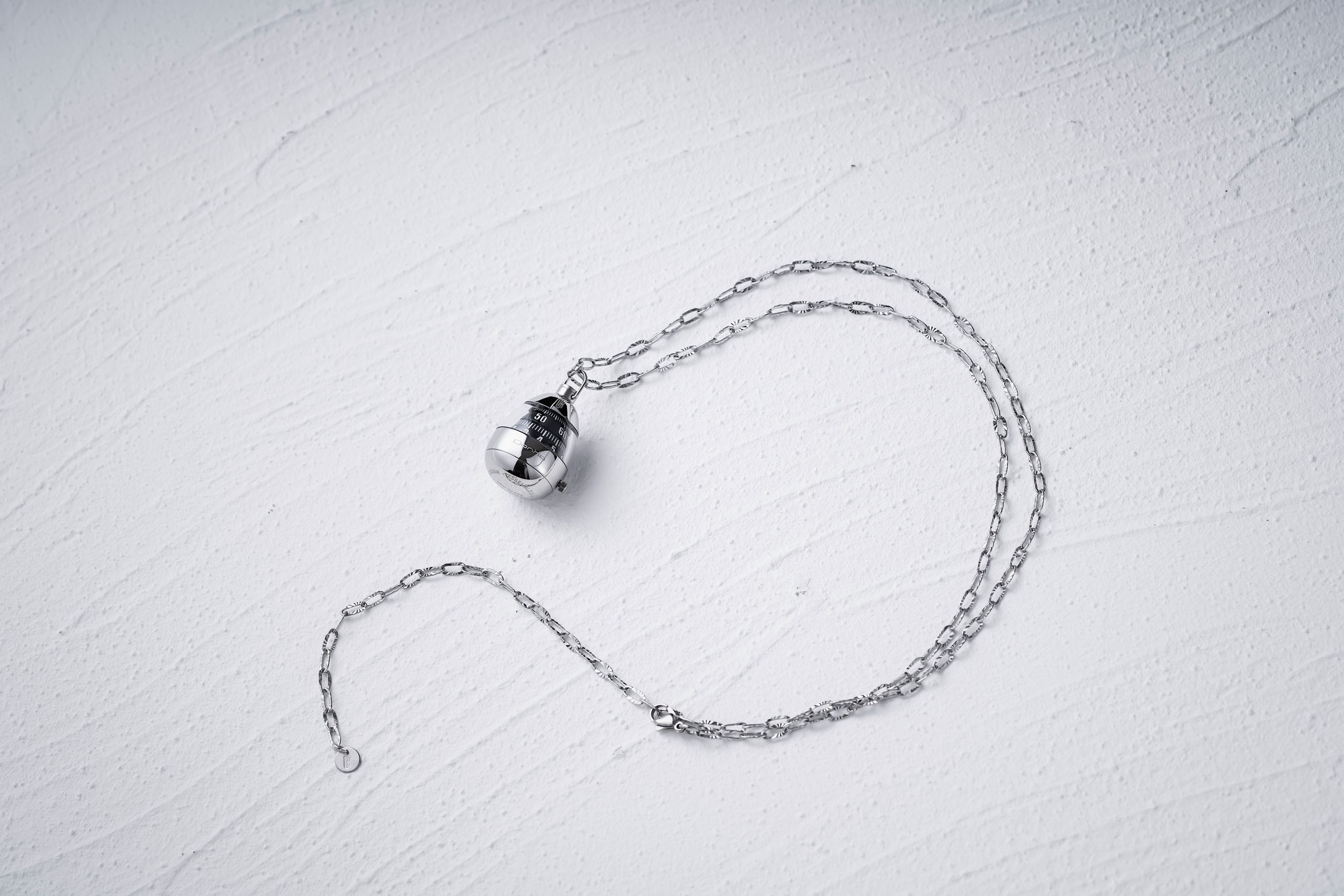 Sautoir minimaliste argent avec pendentif unique texturé