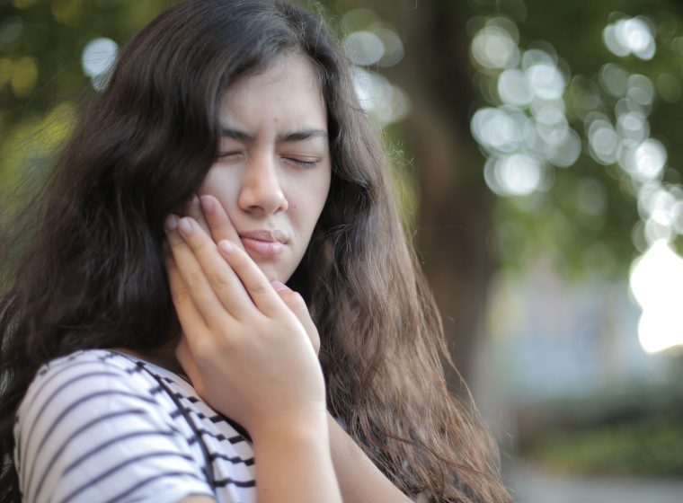 Comment calmer une douleur à la gencive rapidement ?