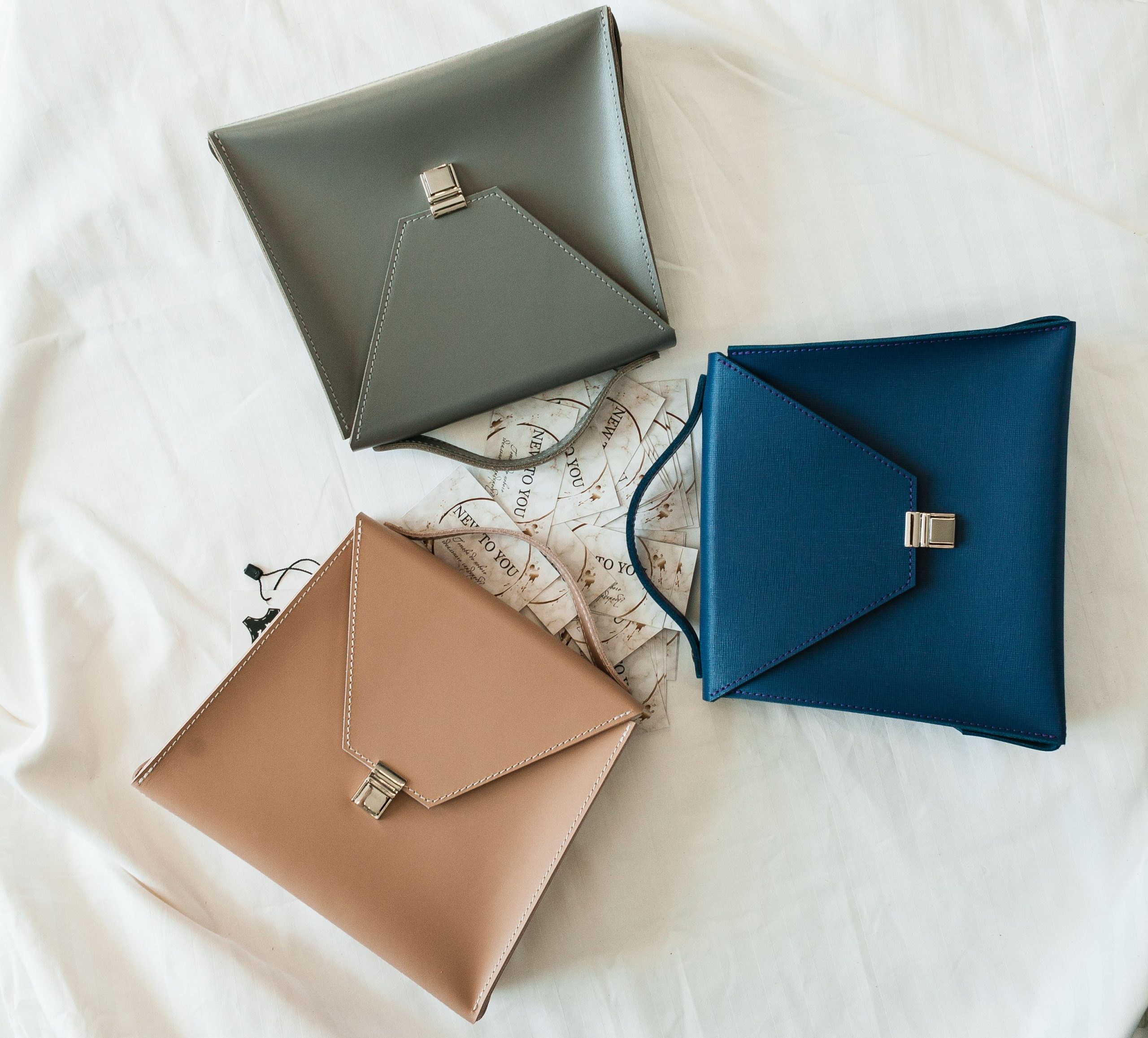 Trois sacs cuir designer stylises luxe